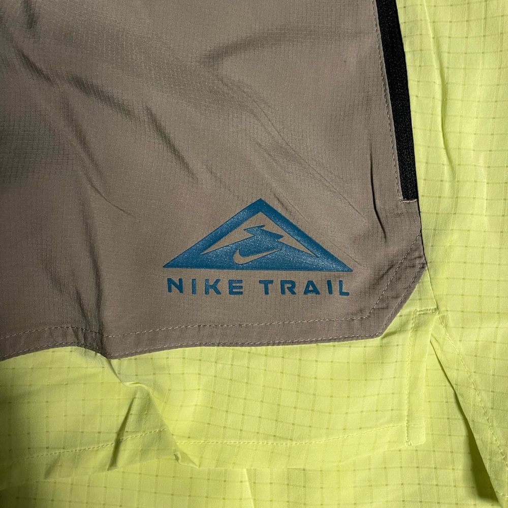 COPY - NIKE 5” SEAMS STANDARD FIT RUNNING SHORTS - Picture 4 of 5